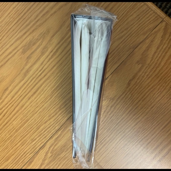 NWT Attack on Titan 4x6 photo or card book - Picture 3 of 5